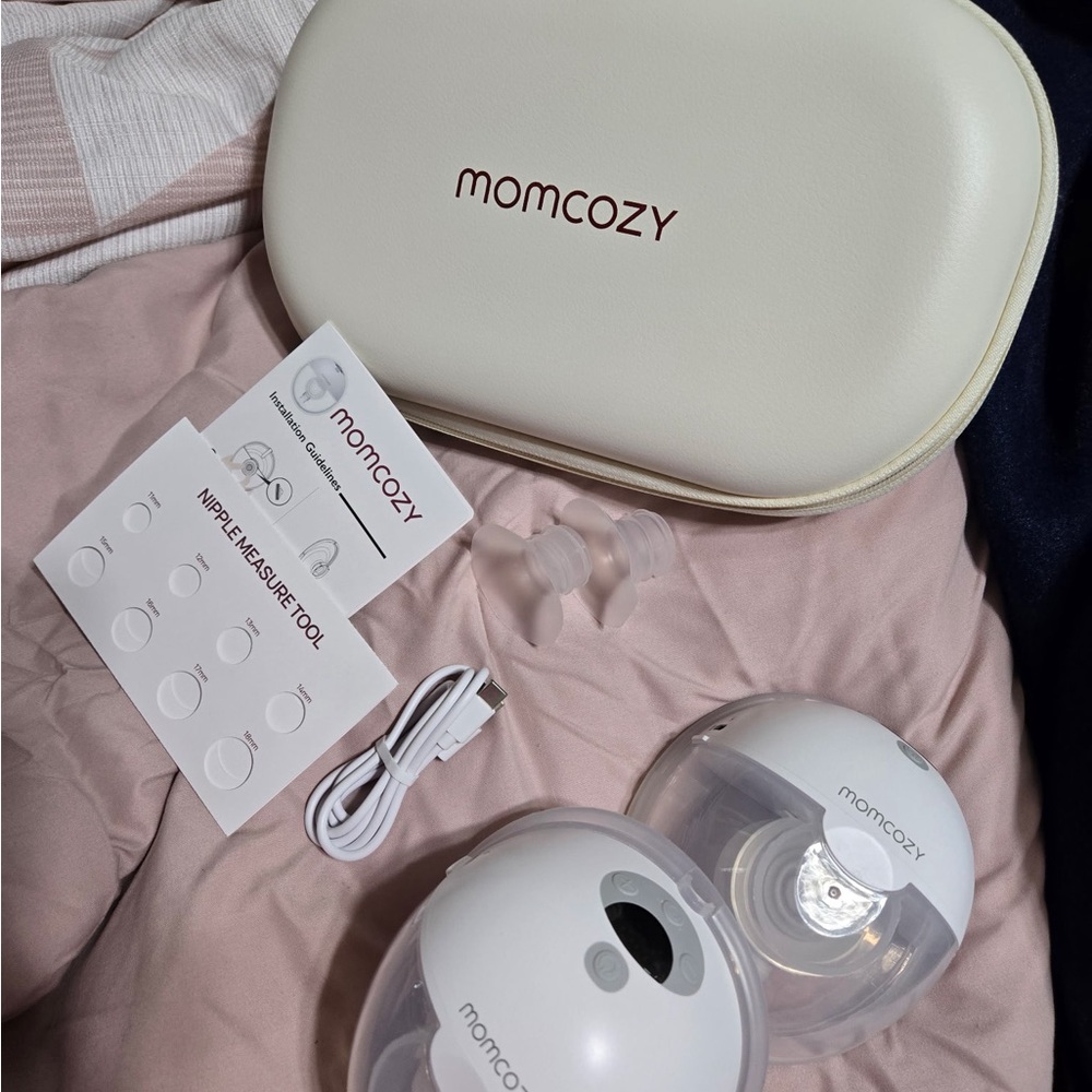 M5S Momcozy White Breast Pump Set